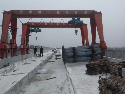 龙门式起重机（可变跨度）